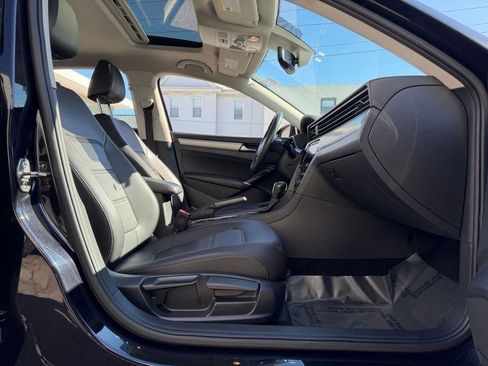 Used 2022 Volkswagen Passat 2.0T SE image 10