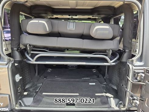 Used 2018 Jeep Wrangler Sport AWD/4WD image 19