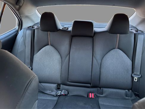 Used 2018 Toyota Camry LE FWD image 17