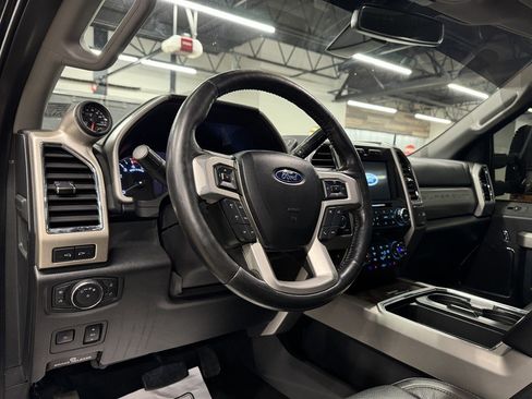 Used 2018 Ford F250 Lariat w/ Lariat Ultimate Package AWD/4WD image 24