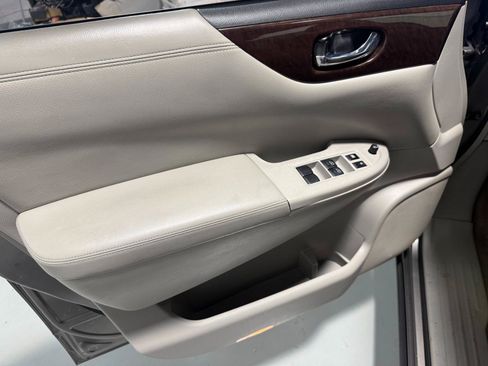 Used 2017 Nissan Quest SV FWD image 6