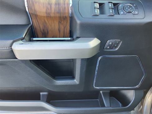 Used 2019 Ford F150 Lariat image 36