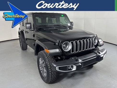 Used 2025 Jeep Wrangler Unlimited Sahara AWD/4WD image 1