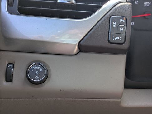 Used 2015 Chevrolet Tahoe LTZ RWD image 35