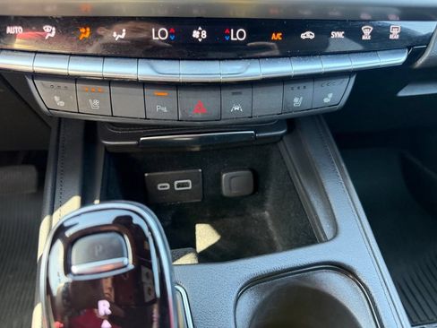 Used 2024 Cadillac XT4 Premium Luxury FWD image 39