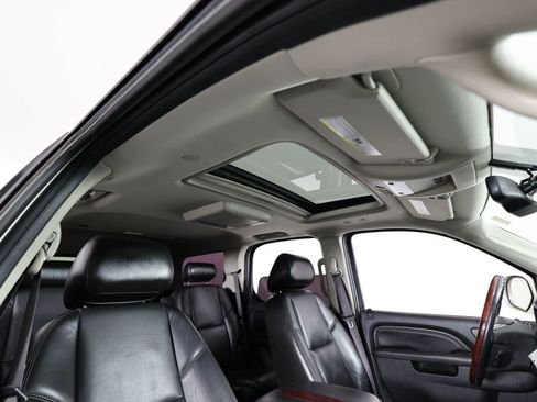Used 2010 Cadillac Escalade Luxury AWD/4WD image 39