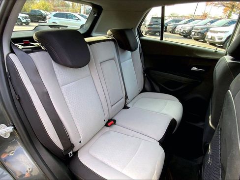 Used 2020 Chevrolet Trax LS image 17