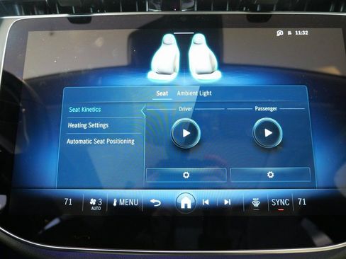 Used 2025 Mercedes-Benz E 350 4MATIC Sedan image 31