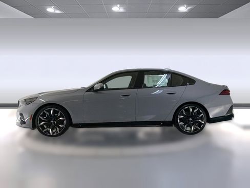 New 2026 BMW 540i xDrive w/ M Sport Package AWD/4WD image 2