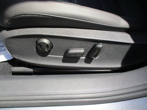 Used 2022 Volkswagen Passat 2.0T SE FWD image 11