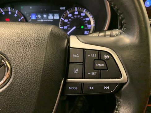 Used 2023 Toyota Highlander XSE AWD/4WD image 25