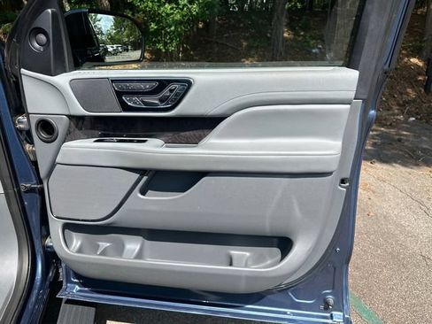 Used 2019 Lincoln Navigator L Reserve AWD/4WD image 16