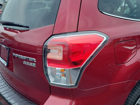 Used 2017 Subaru Forester 2.5i Touring AWD/4WD image 11