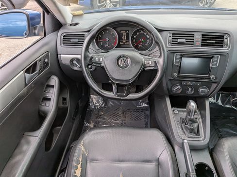 Used 2017 Volkswagen Jetta SE FWD image 16