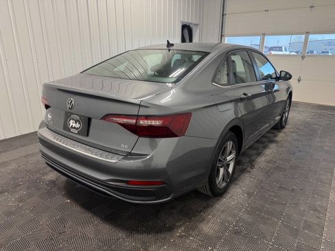 Used 2023 Volkswagen Jetta SE image 3