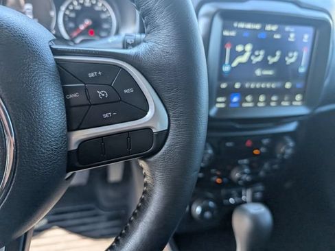 Used 2023 Jeep Renegade Latitude w/ Premium Group AWD/4WD image 18