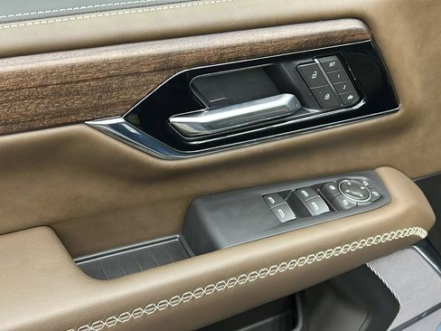 Used 2025 GMC Yukon XL Denali Ultimate image 30