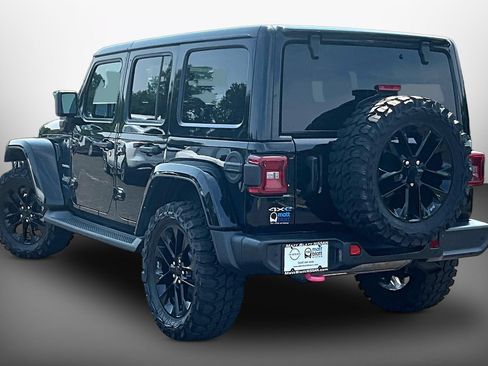 Used 2021 Jeep Wrangler Unlimited Sahara w/ Cold Weather Group AWD/4WD image 11