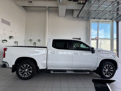 Used 2023 Chevrolet Silverado 1500 LT AWD/4WD image 31