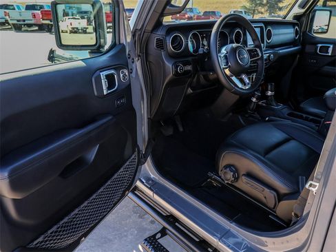 Used 2020 Jeep Gladiator Overland w/ Safety Group image 28