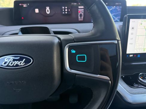 Used 2025 Ford Expedition Platinum AWD/4WD image 30