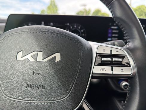 Used 2024 Kia Telluride SX w/ Towing Package FWD image 10
