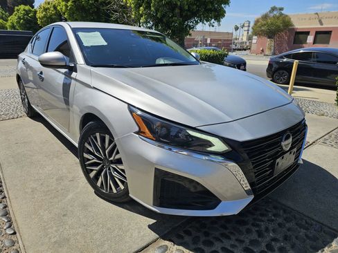 Used 2023 Nissan Altima 2.5 SV FWD image 3
