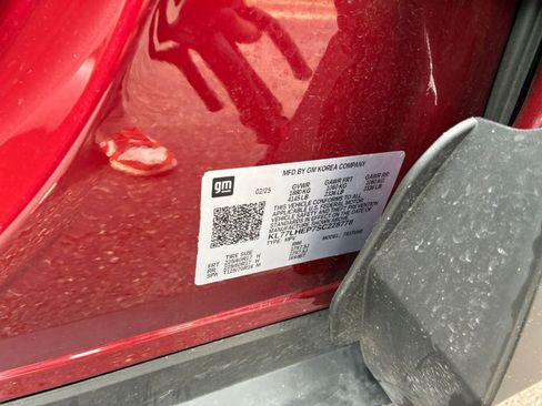 Used 2025 Chevrolet Trax LT image 28