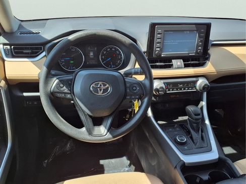Certified 2021 Toyota RAV4 LE AWD/4WD image 12