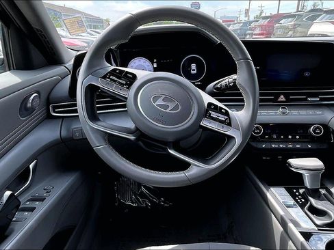 Used 2025 Hyundai Elantra SEL FWD image 8