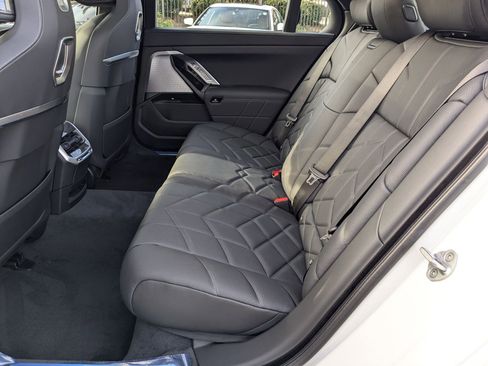 New 2025 BMW i7 eDrive50 w/ Premium Package image 27