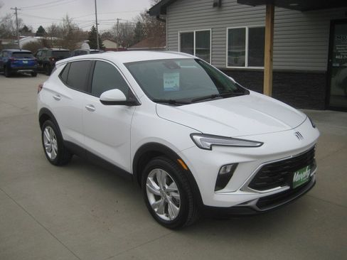 Used 2025 Buick Encore GX Preferred w/ Comfort Package image 2