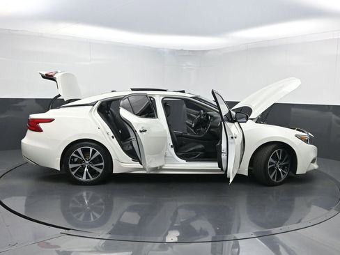 Used 2017 Nissan Maxima Platinum FWD image 36