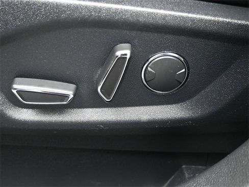 Used 2017 Ford Edge SEL image 33