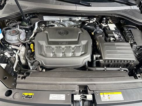 Used 2024 Volkswagen Tiguan SE R-Line image 31