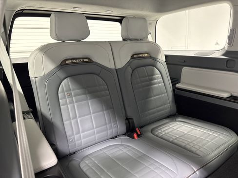 Used 2025 Rivian R1S Premium image 22