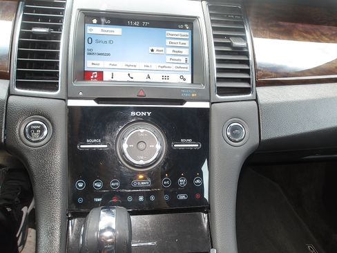 Used 2018 Ford Taurus Limited AWD/4WD image 20