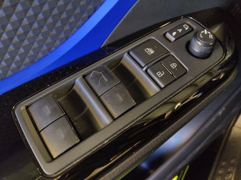 Used 2020 Toyota C-HR XLE image 27