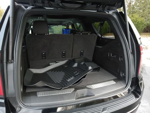 Used 2023 Chevrolet Suburban RST w/ Luxury Package image 29