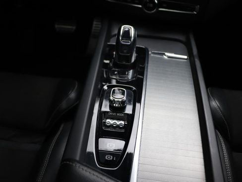 Used 2018 Volvo XC60 T8 R-Design w/ Convenience Package AWD/4WD image 18