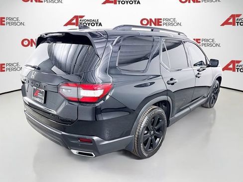 Used 2025 Honda Pilot Black Edition image 7