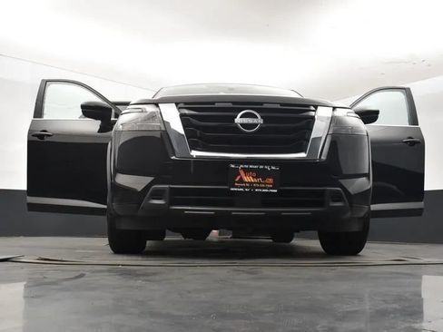Used 2024 Nissan Pathfinder SV FWD image 11