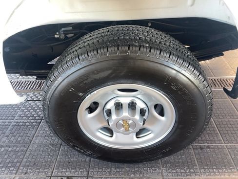 Used 2025 Chevrolet Express 3500 Extended w/ Driver Convenience Package RWD image 5