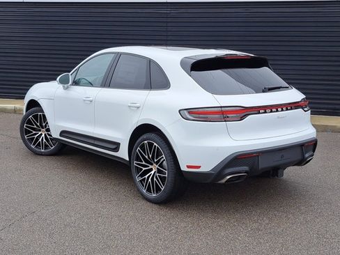Used 2026 Porsche Macan AWD/4WD image 3