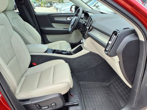 Certified 2023 Volvo XC40 B5 Ultimate w/ Protection Package Premier AWD/4WD image 11