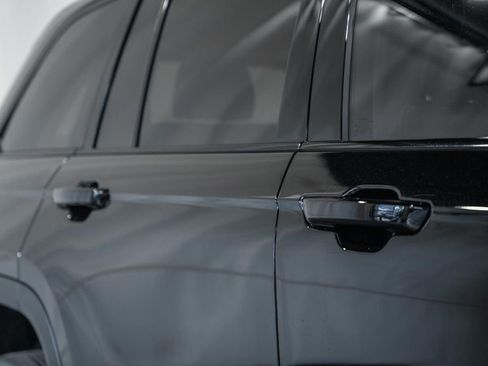 New 2025 Jeep Grand Cherokee Altitude image 15