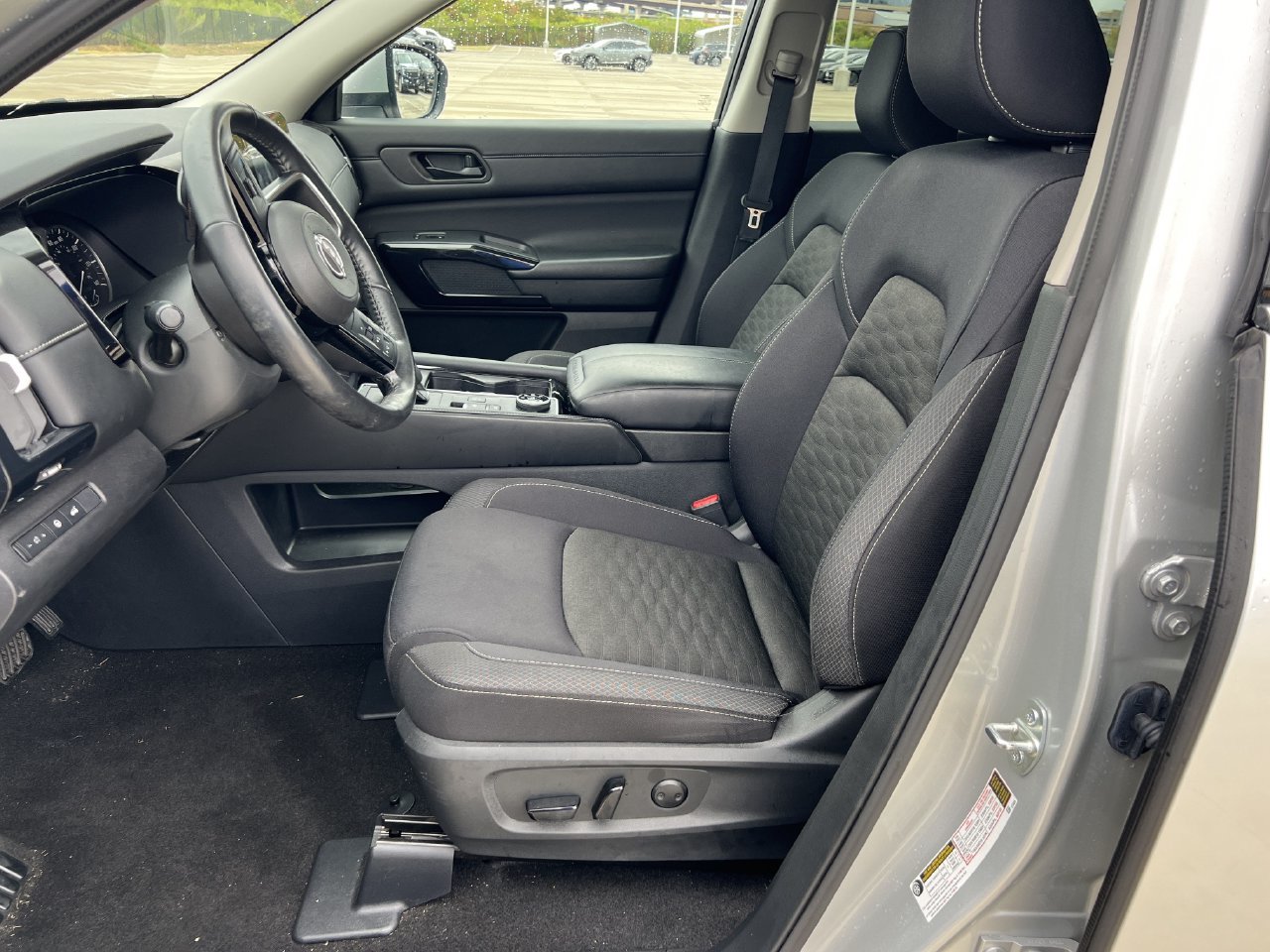 Used 2023 Nissan Pathfinder SV w/ SV Premium Package AWD/4WD image 6