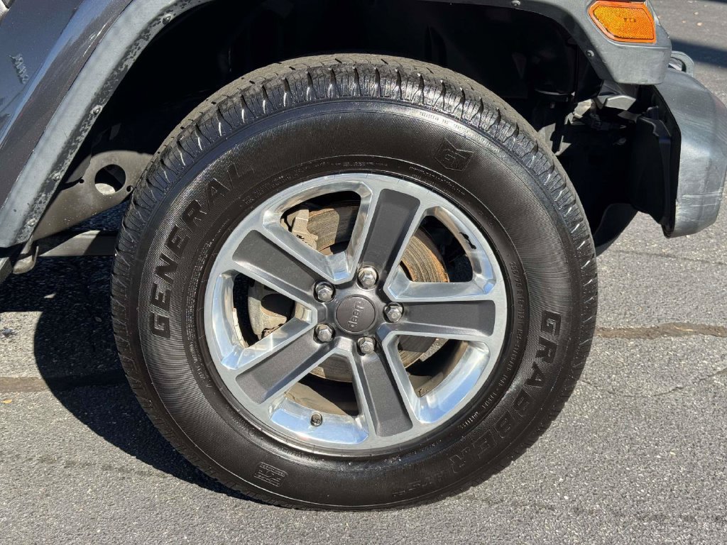 Used 2018 Jeep Wrangler Unlimited Sahara AWD/4WD image 27