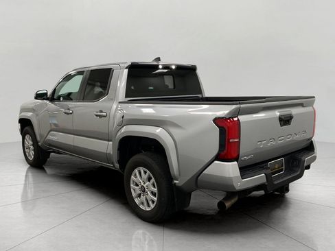 Used 2024 Toyota Tacoma SR5 AWD/4WD image 8