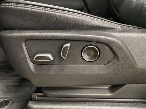 Used 2023 GMC Yukon XL Denali w/ Denali Reserve Package image 14